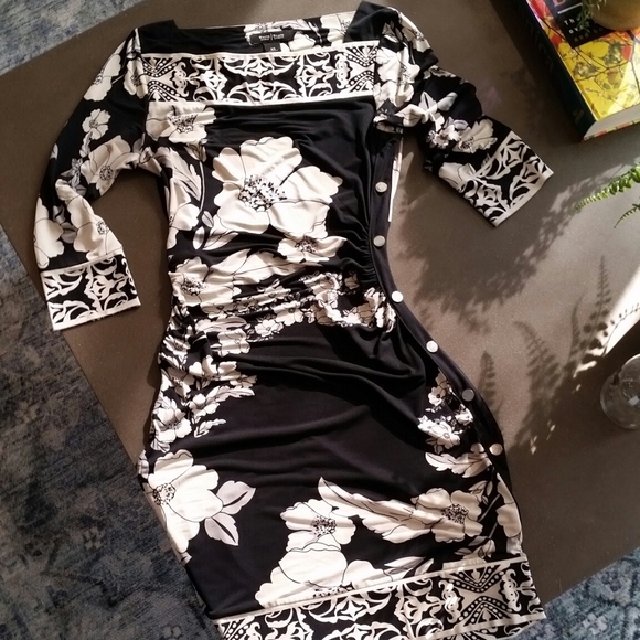 White House Black Market Dresses & Skirts - White House Black Market Dress Ruched floral
